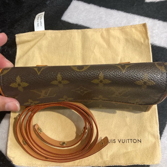💯% Authentic Louis Vuitton belt bag - Picture 4 of 13